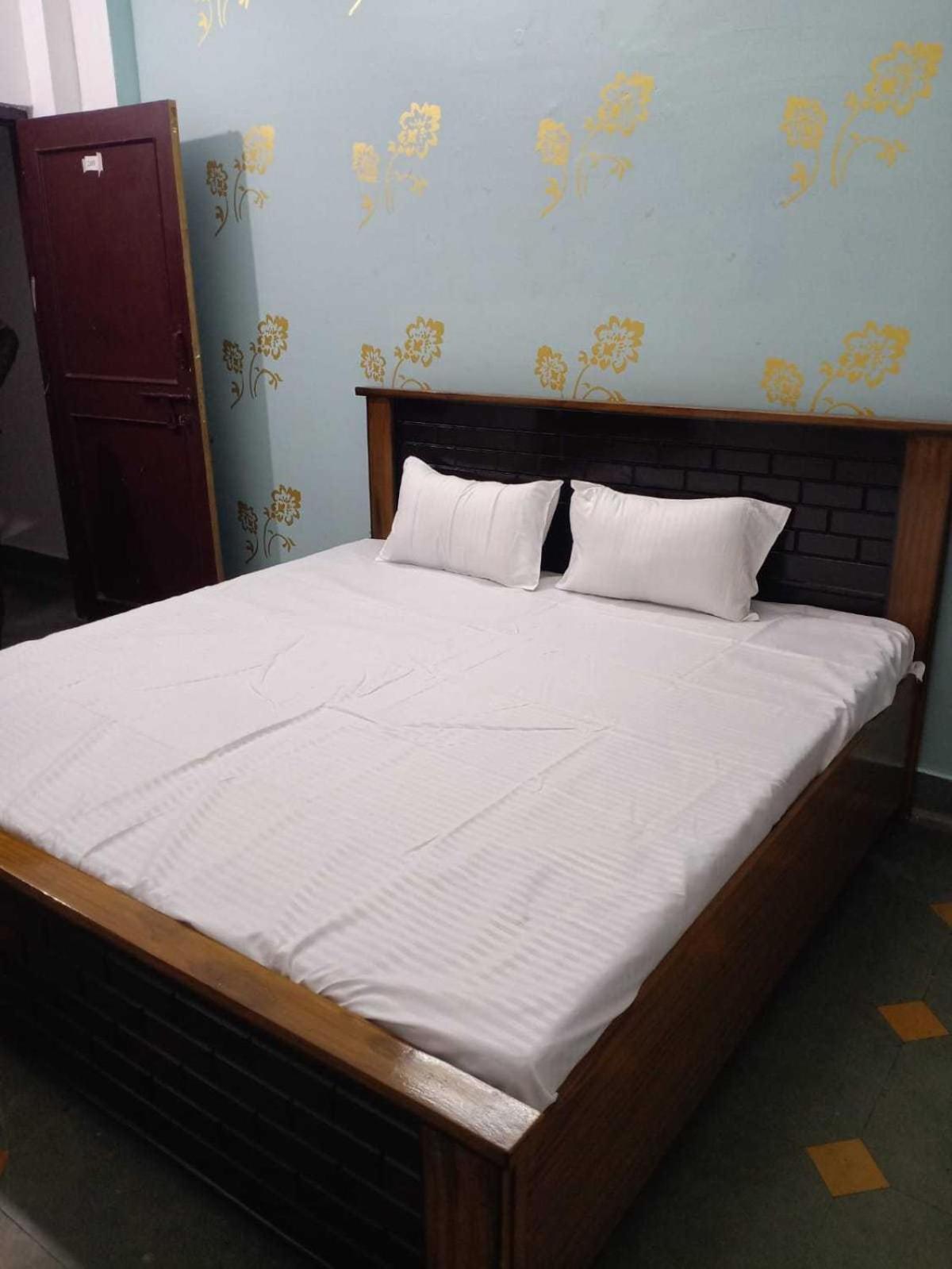 Hotel O Grand Stay Bhopal Exteriör bild